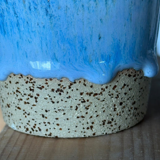 Sprinkled V Cup - Ocean blue